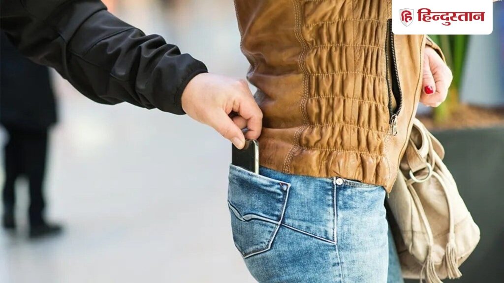 अगर आपका फोन खो गया है तो घबराने की जरूरत नहीं। Google Find My Device और Play Sound जैसे फीचर्स...