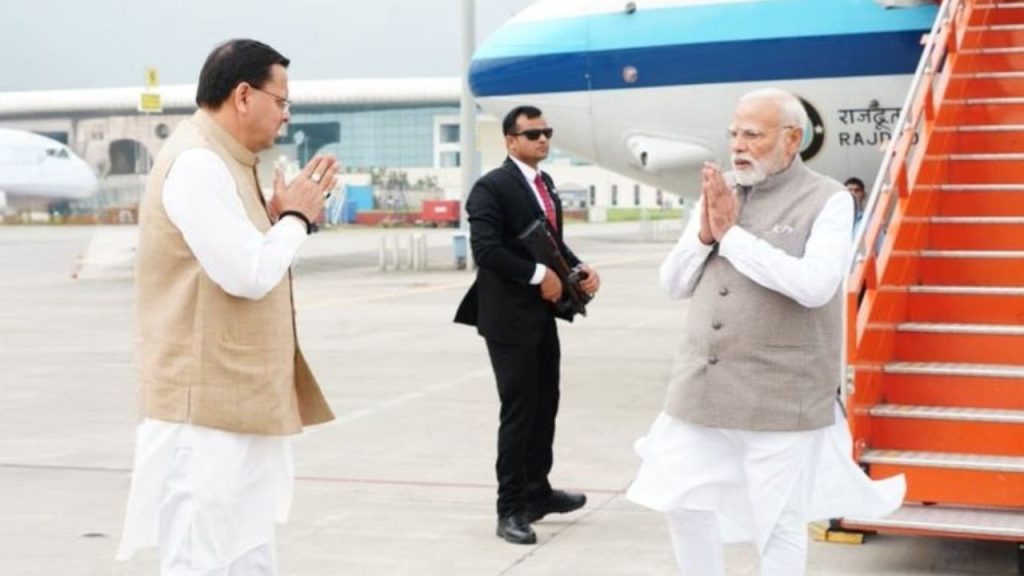 अपने दौरे पर प्रधानमंत्री मोदी ने पीड़ित परिवारों से मुलाकात की और उनके...