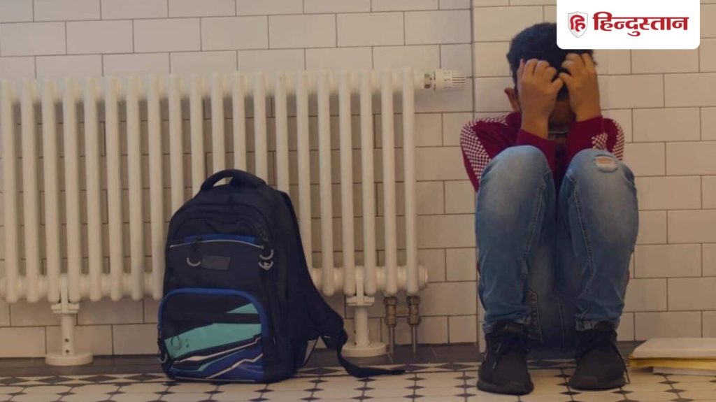 पुलिस अधिकारी ने बताया कि छात्र ने हॉस्टल वार्डन से शिकायत की थी लेकिन...