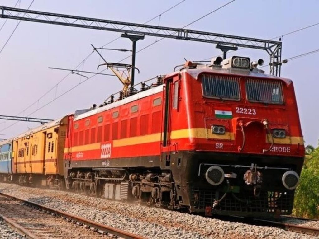 Train Ticket का नया नियम, 1 अक्टूबर से पहले कर लें Aadhaar से जुड़ा ये काम, वरना नहीं मिलेगा कंफर्म...