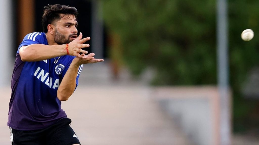 रिंकू सिंह ने बताया कि छोटी उम्र में एक बंदर के काटने से उन्हें काफी...