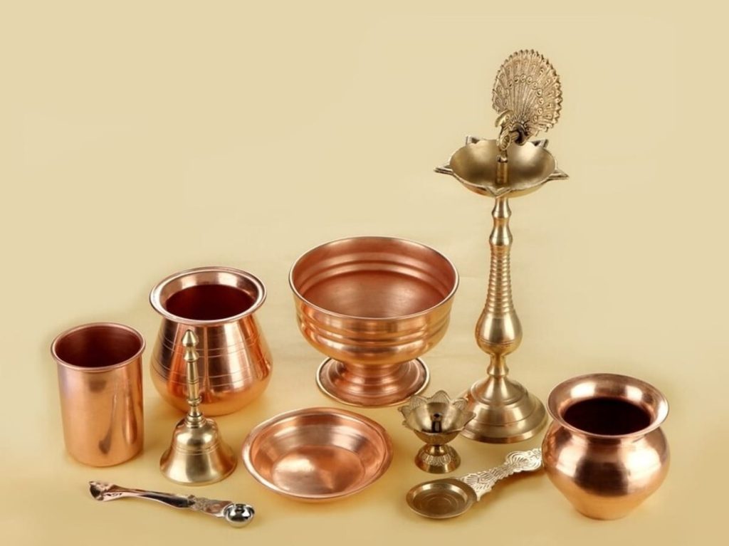 वास्तु शास्त्र: पूजा-पाठ में इस्तेमाल होने वाले पीतल के बर्तनों को पवित्र क्यों माना जाता...