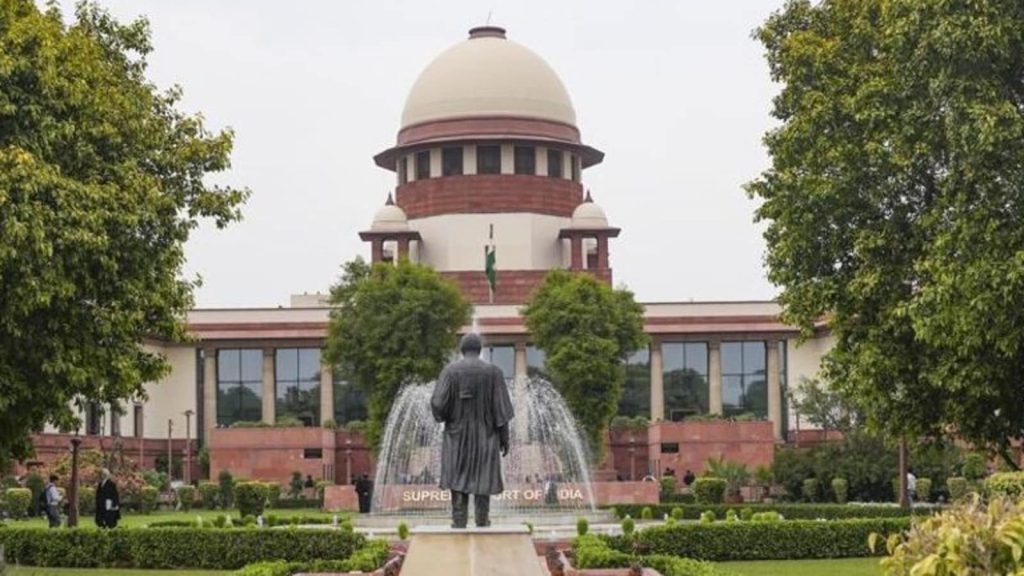 सुप्रीम कोर्ट ने बुधवार को एक केस की सुनवाई के दौरान नेपाल और बांग्लादेश...