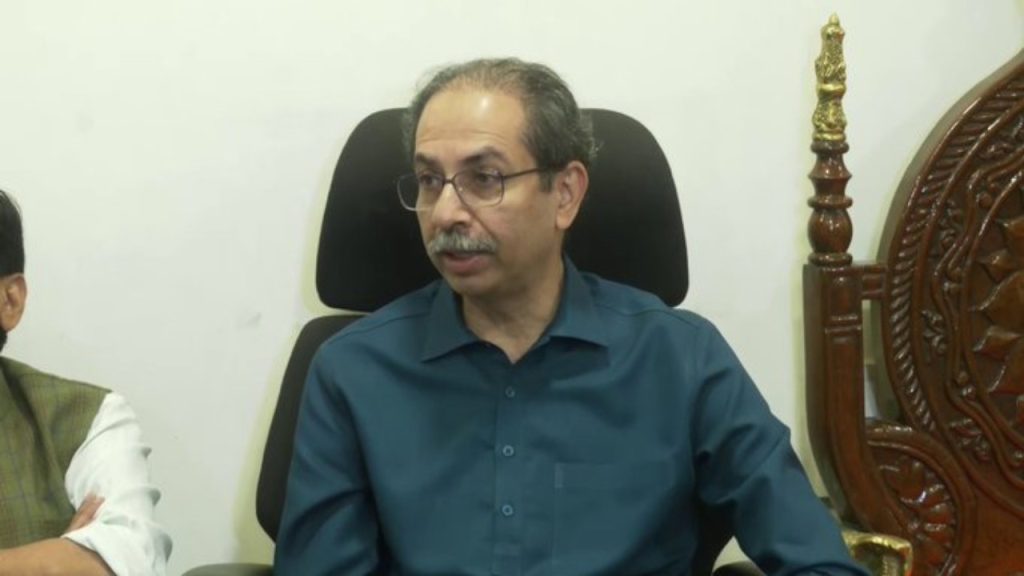 उद्धव ठाकरे और उनकी पार्टी के अन्य नेता और कार्यकर्ता एशिया कप में...