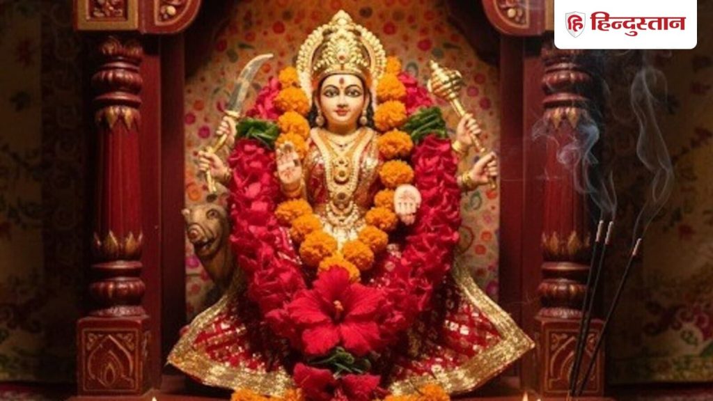 Vastu Tips of Puja Ghar: वास्तुशास्त्र के हिसाब से पूजा के दौरान भगवान के लिए लगाए गए भोग...