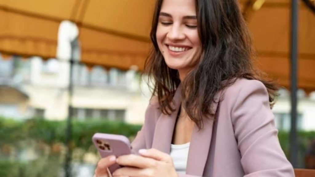 बीएसएनएल जियो से 264 रुपये सस्ते प्लान में 72 दिन की वैलिडिटी दे रहा है। कंपनी...