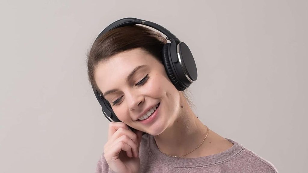 Wireless Headphones: वायरलेस हेडफोन की खरीद पर बंपर डिस्काउंट ऑफर दिया जा रहा है। इससे...