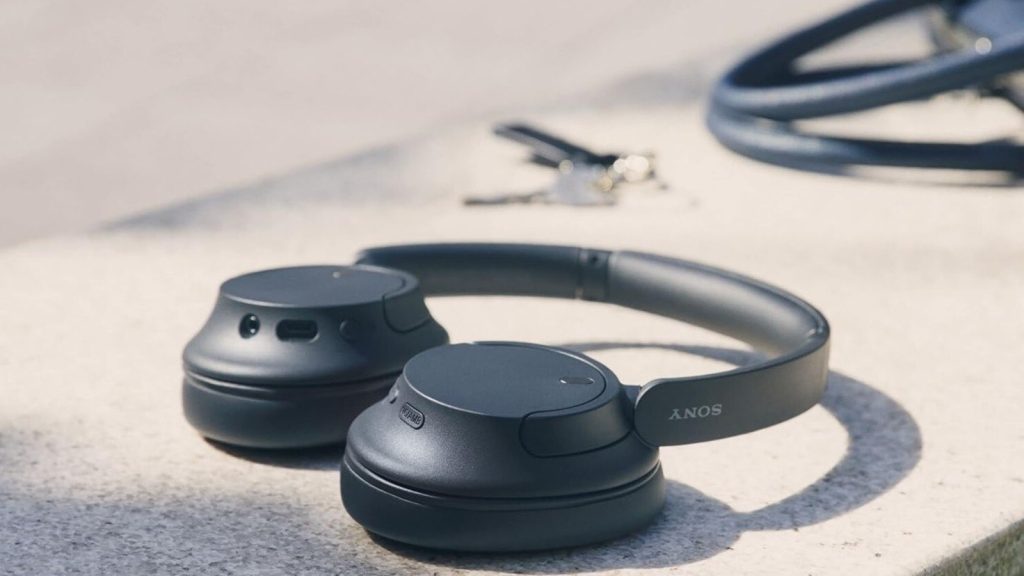 Best Wireless Headphone: वायरलेस हेडफोन न सिर्फ आपके लिए सुविधाजनक, बल्कि यूनीक लुक और...