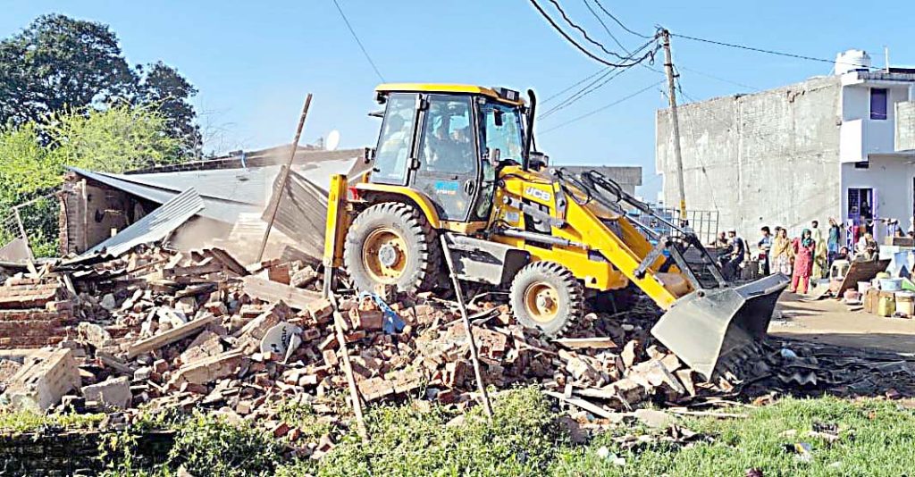દશેરાના દિવસે ગોધરામાં દાદાનું બુલડોઝર ફર્યું