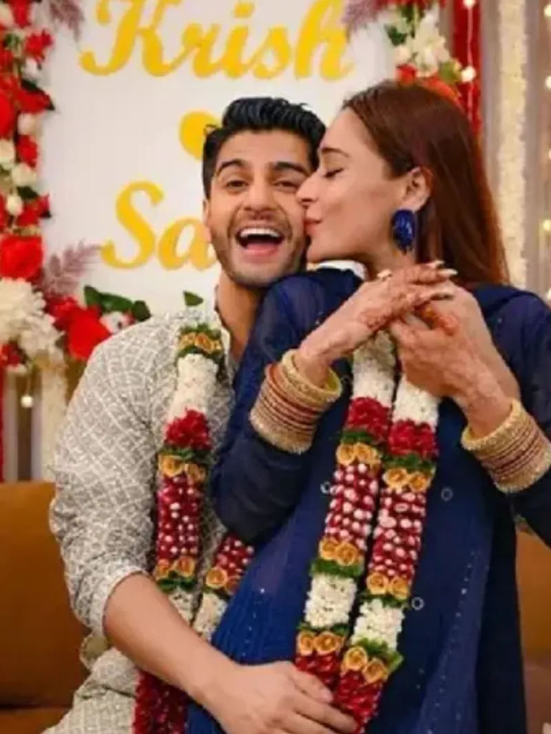 સારા ખાને ઉંમરે નાના છોકરા સાથે લગ્ન કર્યા, વેતાળને યોગ્ય જવાબ આપ્યો; ફોટા જુઓ સારા ખાને ઉંમરે નાના છોકરા સાથે લગ્ન કર્યા, વેતાળને યોગ્ય જવાબ આપ્યો; ફોટા જુઓ