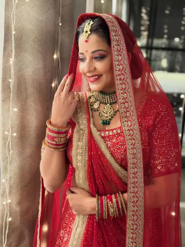 'દિલવાલે દુલ્હનિયા લે જાયેંગે...', લાલ બિંદી અને ડાર્ક લિપસ્ટિકમાં મોનાલિસાનો બ્રાઈડલ લૂક થયો વાયરલ 'દિલવાલે દુલ્હનિયા લે જાયેંગે...', લાલ બિંદી અને ડાર્ક લિપસ્ટિકમાં મોનાલિસાનો બ્રાઈડલ લૂક થયો વાયરલ