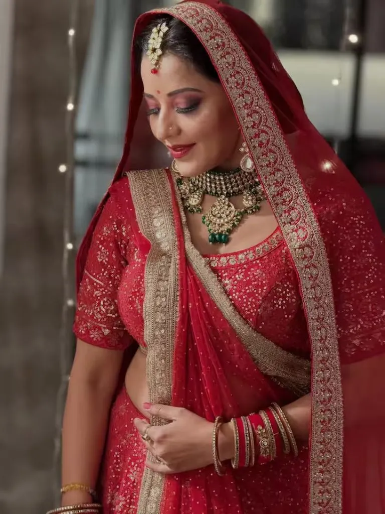 'દિલવાલે દુલ્હનિયા લે જાયેંગે...', લાલ બિંદી અને ડાર્ક લિપસ્ટિકમાં મોનાલિસાનો બ્રાઈડલ લૂક થયો વાયરલ 'દિલવાલે દુલ્હનિયા લે જાયેંગે...', લાલ બિંદી અને ડાર્ક લિપસ્ટિકમાં મોનાલિસાનો બ્રાઈડલ લૂક થયો વાયરલ