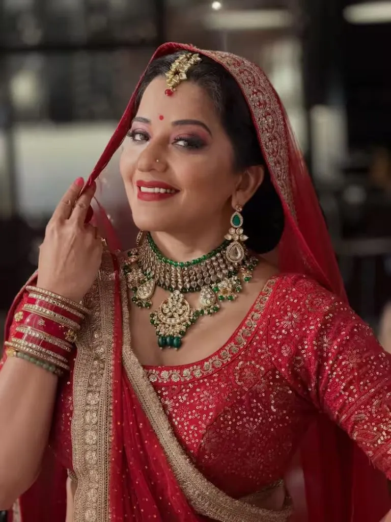 'દિલવાલે દુલ્હનિયા લે જાયેંગે...', લાલ બિંદી અને ડાર્ક લિપસ્ટિકમાં મોનાલિસાનો બ્રાઈડલ લૂક થયો વાયરલ 'દિલવાલે દુલ્હનિયા લે જાયેંગે...', લાલ બિંદી અને ડાર્ક લિપસ્ટિકમાં મોનાલિસાનો બ્રાઈડલ લૂક થયો વાયરલ