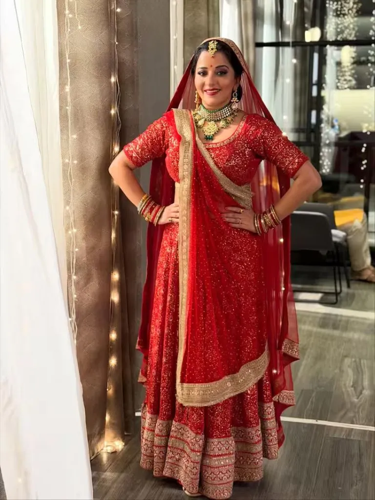 'દિલવાલે દુલ્હનિયા લે જાયેંગે...', લાલ બિંદી અને ડાર્ક લિપસ્ટિકમાં મોનાલિસાનો બ્રાઈડલ લૂક થયો વાયરલ 'દિલવાલે દુલ્હનિયા લે જાયેંગે...', લાલ બિંદી અને ડાર્ક લિપસ્ટિકમાં મોનાલિસાનો બ્રાઈડલ લૂક થયો વાયરલ