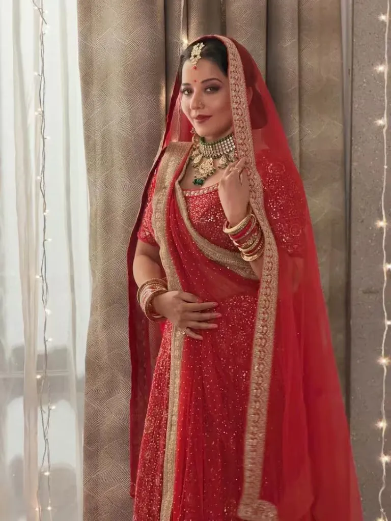 'દિલવાલે દુલ્હનિયા લે જાયેંગે...', લાલ બિંદી અને ડાર્ક લિપસ્ટિકમાં મોનાલિસાનો બ્રાઈડલ લૂક થયો વાયરલ 'દિલવાલે દુલ્હનિયા લે જાયેંગે...', લાલ બિંદી અને ડાર્ક લિપસ્ટિકમાં મોનાલિસાનો બ્રાઈડલ લૂક થયો વાયરલ