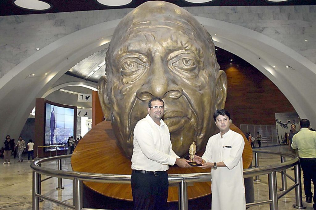 આધુનિકતાના યુગમાં એકતાનું પ્રતિક એટલે ગ્રામિણ ડાક સેવકઃ કેન્દ્રીય સંચાર… આધુનિકતાના યુગમાં એકતાનું પ્રતિક એટલે ગ્રામિણ ડાક સેવકઃ કેન્દ્રીય સંચાર...