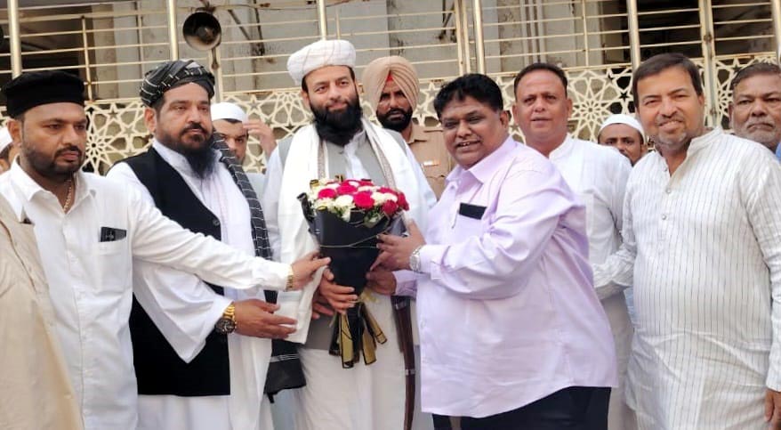 પંજાબના શાહી ઇમામ મૌલાના ઉસ્માન લુધિયાણવી સાહેબનો અમદાવાદમાં ભવ્ય સન્માન પંજાબના શાહી ઇમામ મૌલાના ઉસ્માન લુધિયાણવી સાહેબનો અમદાવાદમાં ભવ્ય સન્માન