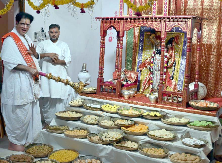 શ્રી ગોવર્ધનનાથજીની હવેલી ગોધરામાં ભવ્ય અન્નકૂટ મહોત્સવનું આયોજન કરાયું શ્રી ગોવર્ધનનાથજીની હવેલી ગોધરામાં ભવ્ય અન્નકૂટ મહોત્સવનું આયોજન કરાયું