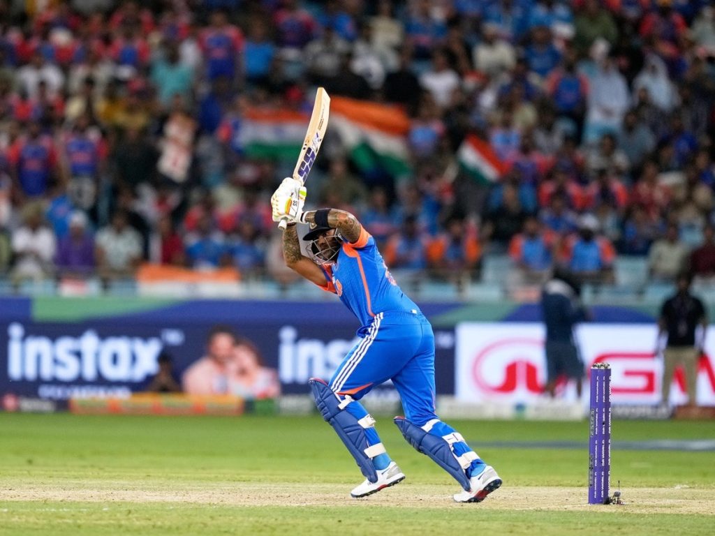 T20I क्रिकेट में दुनिया के 5 सबसे बड़े सिक्सर किंग, सूर्यकुमार यादव के पास पासा पलटने का...