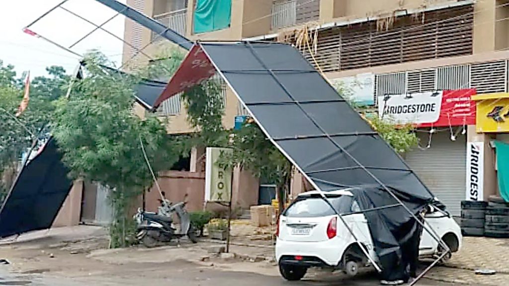 બોપલમાં હોર્ડિંગ પડવાથી બે કામદારોના મૃત્યુના અહેવાલ અંગે NHRCએ પોલિસ… બોપલમાં હોર્ડિંગ પડવાથી બે કામદારોના મૃત્યુના અહેવાલ અંગે NHRCએ પોલિસ...