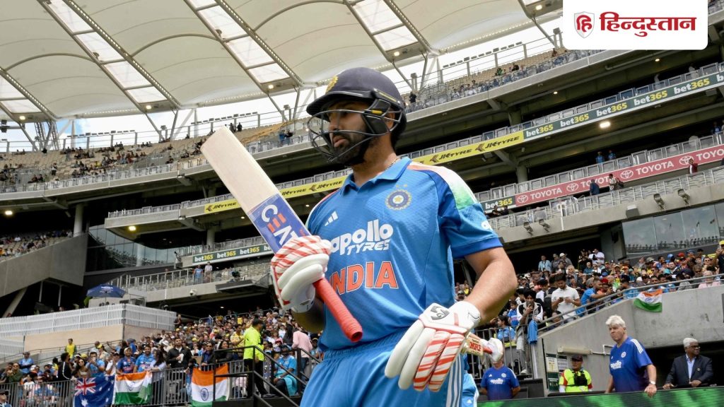 અરે ભાઈ, તેને પોપકોર્ન ન આપો; રોહિત શર્મા અને શુભમન ગિલને ખાતા જોઈ અભિષેકે કહ્યું… अरे भाई उसे पॉपकॉर्न मत दे; रोहित शर्मा और शुभमन गिल को खाते देख बोल पड़े अभिषेक...