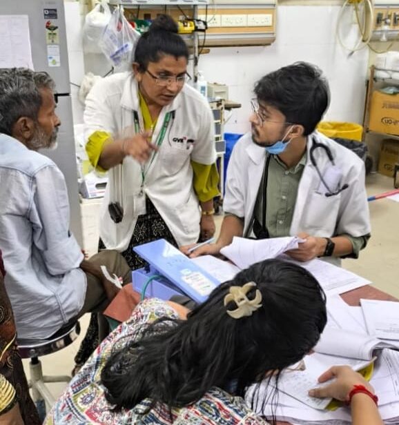 108 ઈમર્જન્સી મેડિકલ સર્વિસિસે દિવાળીના 5 દિવસમાં ૨૮,૧૨૯ ઈમર્જન્સી કોલ્સ… 108 ઈમર્જન્સી મેડિકલ સર્વિસિસે દિવાળીના 5 દિવસમાં ૨૮,૧૨૯ ઈમર્જન્સી કોલ્સ...