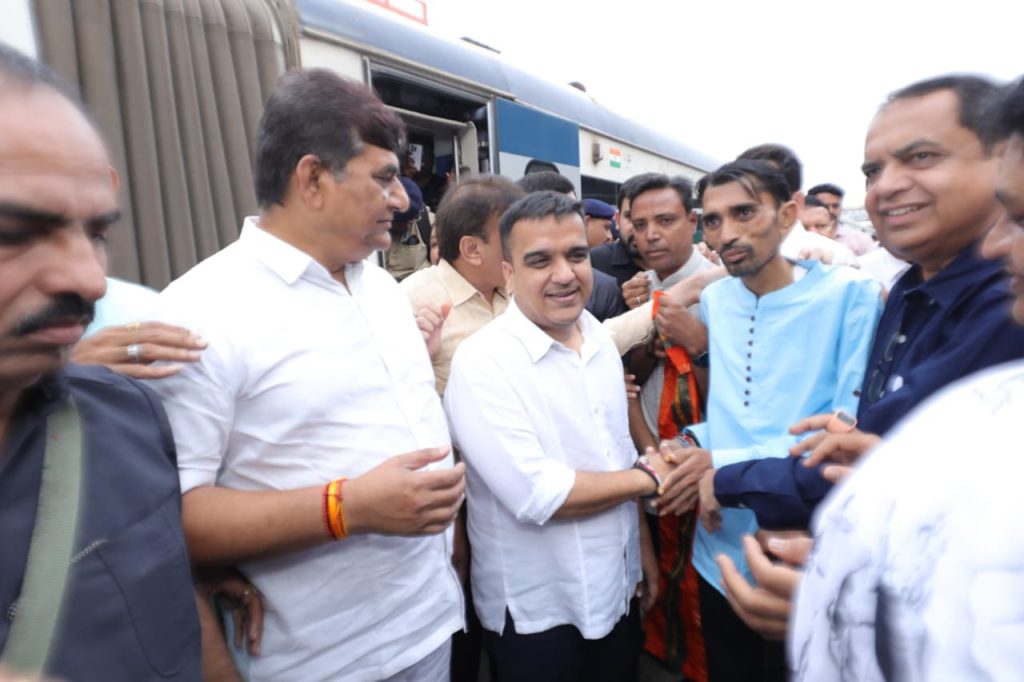 લોકોએ મને ‘મજૂરાનો મિત્ર’ તરીકે ઓળખ આપી-ખોબલેને ખોબલે મત આપી મને...