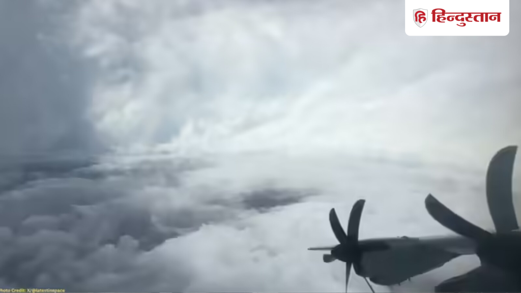 ભયંકર શિકારીની જેમ આગળ વધતું તોફાન, પ્લેન મેલિસાની ‘આંખ’માં ઘૂસી ગયું; વિડીયો જુઓ અને આગળ વધો… खूंखार शिकारी की तरह आगे बढ़ रहा तूफान, मेलिसा की 'आंख' में घुसा विमान; वीडियो देख हिल...
