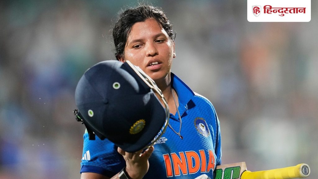 ऋचा घोष ने गुरुवार को दक्षिण अफ्रीका के खिलाफ मैच के दौरान महिला वनडे...