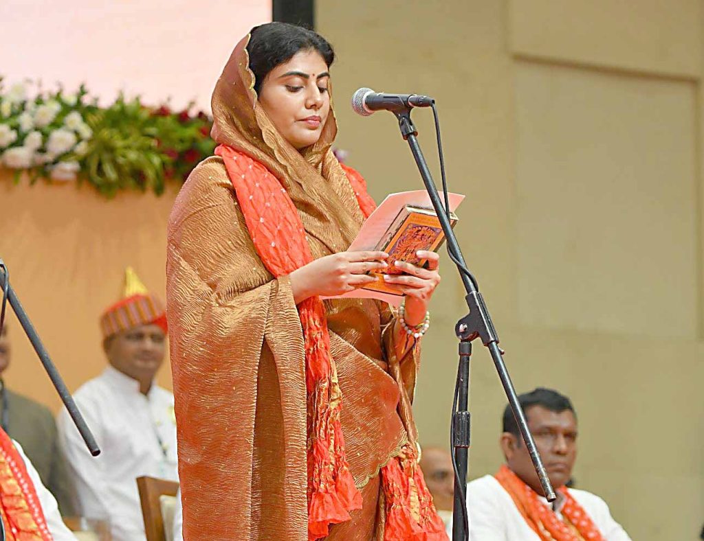 મિકેનિકલ એન્જિનિયરિંગની ડિગ્રી ધરાવનાર રીવાબા ગુજરાતના મહિલા યુવા મંત્રી