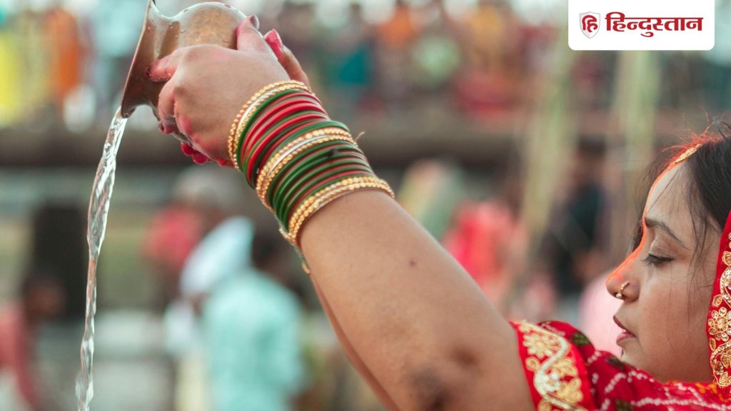 સૂર્ય સંધ્યા અર્ઘ્ય સમયઃ આજે સૂર્યને અર્ઘ્ય અર્પણ કરતી વખતે રાખો આ બાબતોનું ધ્યાન, જાણો સાંજે કયા સમયે… Surya sandhya arghya timing : आज सूर्य को अर्घ्य देते समय इन बातों का रखें ध्यान, जानें शाम को किस समय दें...