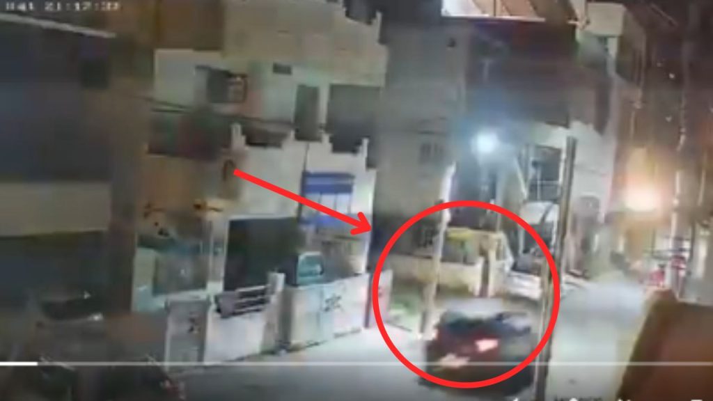 બેંગલુરુમાં રોડ રેજનો એક ગંભીર કિસ્સો પ્રકાશમાં આવ્યો છે. નાના અકસ્માત બાદ… बेंगलुरु में रोड रेज का गंभीर मामला सामने आया है. मामूली एक्सीडेंट के बाद...