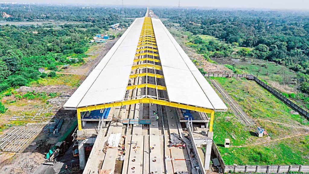 બિલિમોરા બુલેટ ટ્રેન સ્ટેશનના ફસાડ (અગ્રભાગ)ની ડિઝાઈન કેરીના બગીચાઓથી...