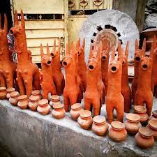 સાબરકાંઠાના પોશીનાના પ્રખ્યાત ‘માટીના ઘોડા’ની અનોખી પરંપરા સાબરકાંઠાના પોશીનાના પ્રખ્યાત ‘માટીના ઘોડા’ની અનોખી પરંપરા