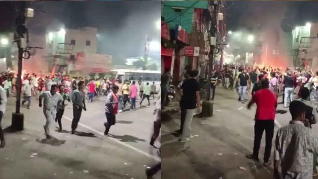 ओडिशा के कटक में रविवार को विश्व हिंदू परिषद (विहिप) की बाइक रैली के दौरान...