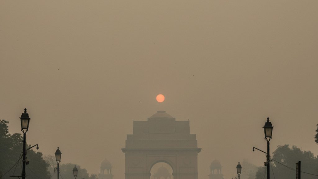 Delhi Air Quality Index: इस बीच, सेटेलाइट डेटा ने शनिवार को पराली जलाने की घटनाओं का पता...