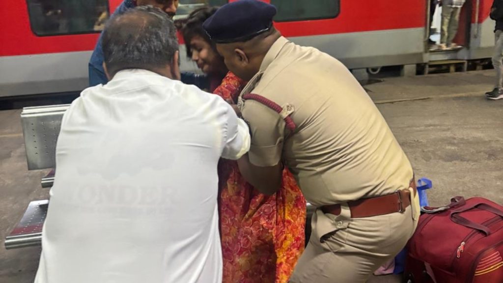 मंगलवार रात करीब 8:50 बजे की बात है. फरक्का एक्सप्रेस (ट्रेन नंबर 15744) का जनरल...