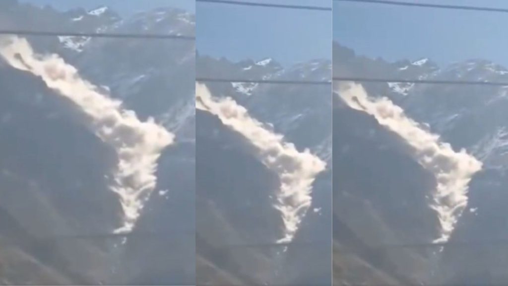 Glacier Breaks On Kuber Mountain: इस घटना में किसी जान माल के नुकसान की खबर नहीं है, लेकिन...