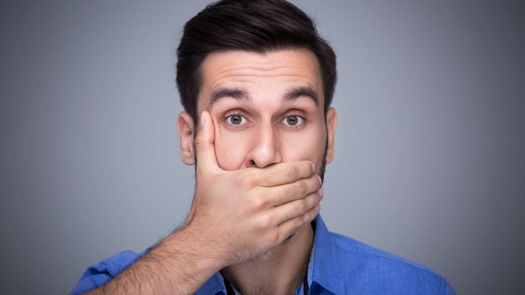 हिचकी को तुरंत रोकने के लिए अपनाएं ये 5 असरदार घरेलू उपाय