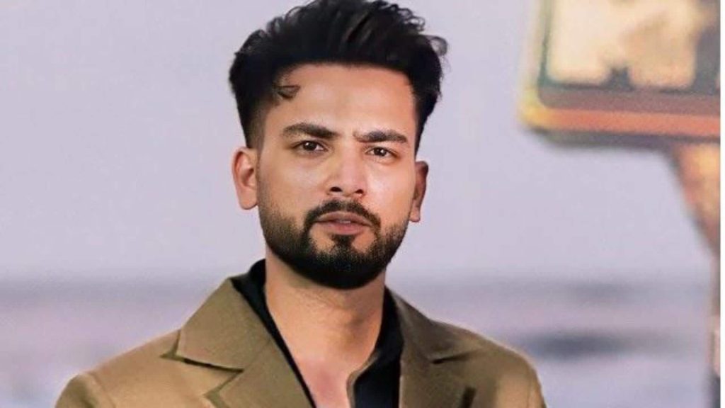 एल्विश यादव पर चला ED का चाबुक, मनी लॉन्ड्रिंग के तहत दायर हुई चार्जशीट