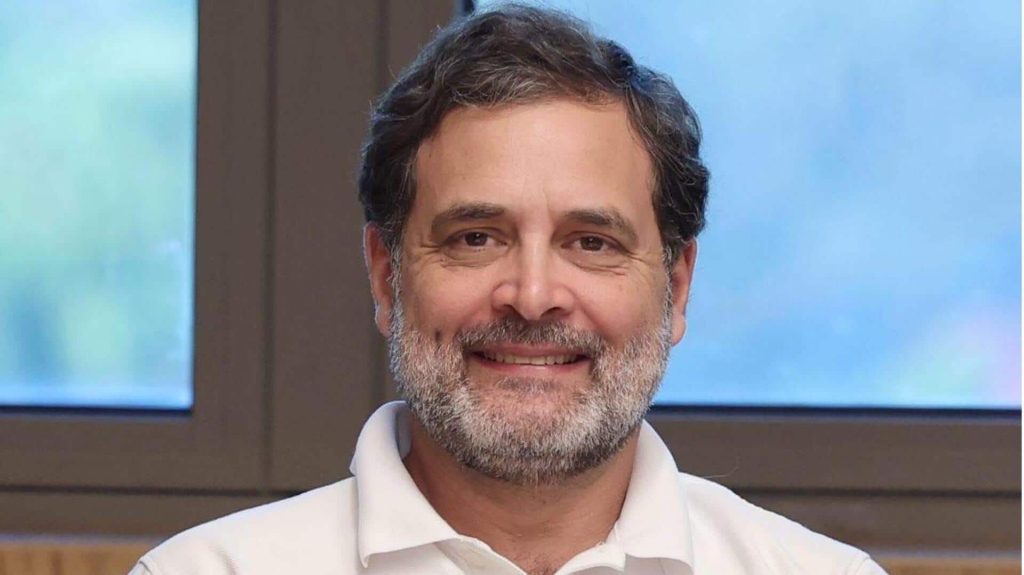 प्रियंका की शादी में जिस हलवाई ने बनाई थी चाट, उनकी दुकान पर पहुंचे राहुल गांधी