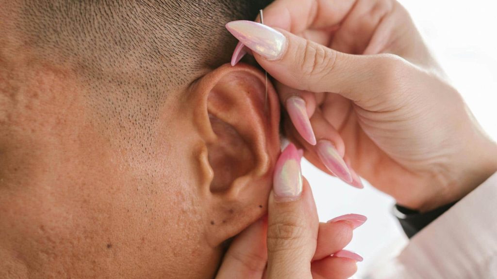 कान में दर्द होने पर आजमाएं ये 5 घरेलू नुस्खे, जल्द मिलेगी राहत