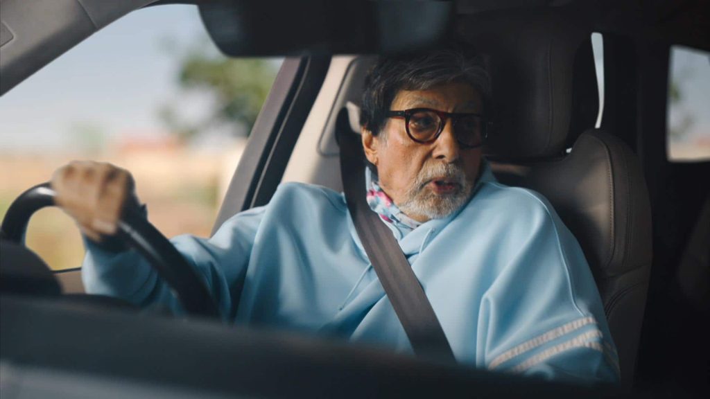 અમિતાભ બચ્ચને કારમાં લટકાવ્યું ‘લબ્બુ’, લોકોએ તેને ફેંકી દેવાની સલાહ આપી; જુઓ… अमिताभ बच्चन ने कार में टांगी 'लबूबू', लोगों ने दी फेंकने की सलाह; देखिए वीडियो