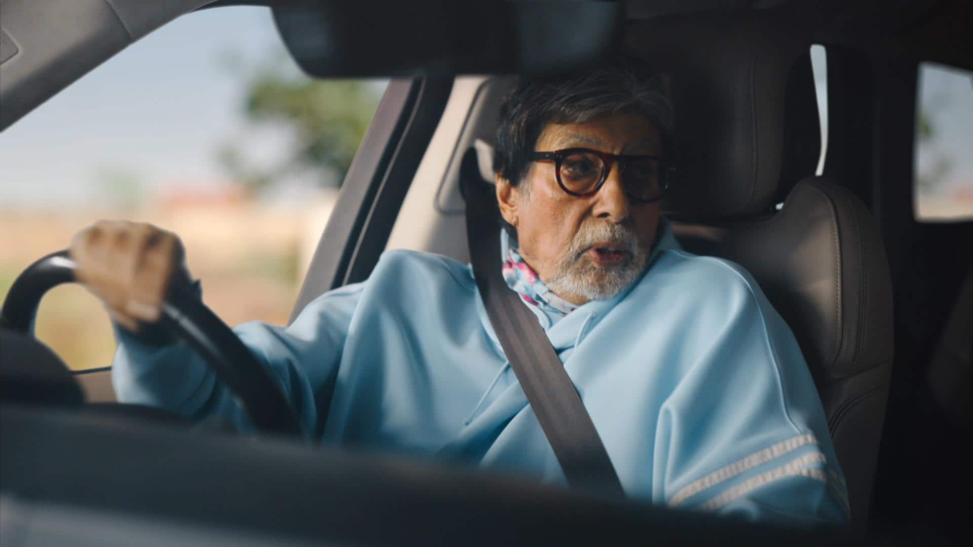 અમિતાભ બચ્ચને કારમાં લટકાવ્યું 'લબ્બુ', લોકોએ તેને ફેંકી દેવાની સલાહ આપી; વિડિઓ જુઓ અમિતાભ બચ્ચને કારમાં લટકાવ્યું 'લબ્બુ', લોકોએ તેને ફેંકી દેવાની સલાહ આપી; વિડિઓ જુઓ