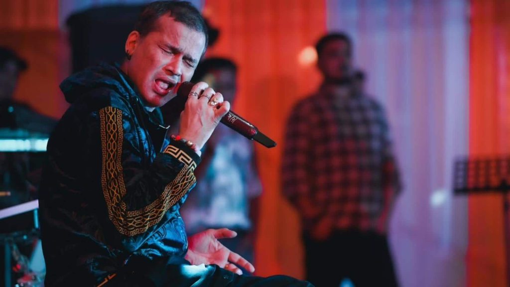 जुबीन गर्ग मामला: आरोपियाें को बक्सा जेल भेजने से भड़के प्रशंसक, शुरू किया विरोध प्रदर्शन