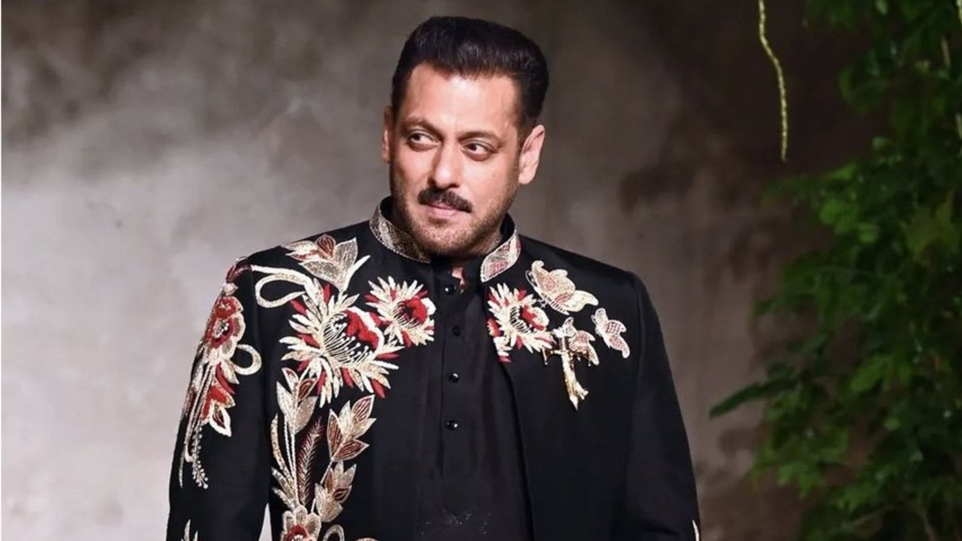 સલમાન ખાન રેમ્પ પર ચમક્યો, સુષ્મિતા સેન તેની શાહી શૈલીથી પ્રભાવિત થઈ; વિડિયો વાયરલ સલમાન ખાન રેમ્પ પર ચમક્યો, સુષ્મિતા સેન તેની શાહી શૈલીથી પ્રભાવિત થઈ; વિડિયો વાયરલ