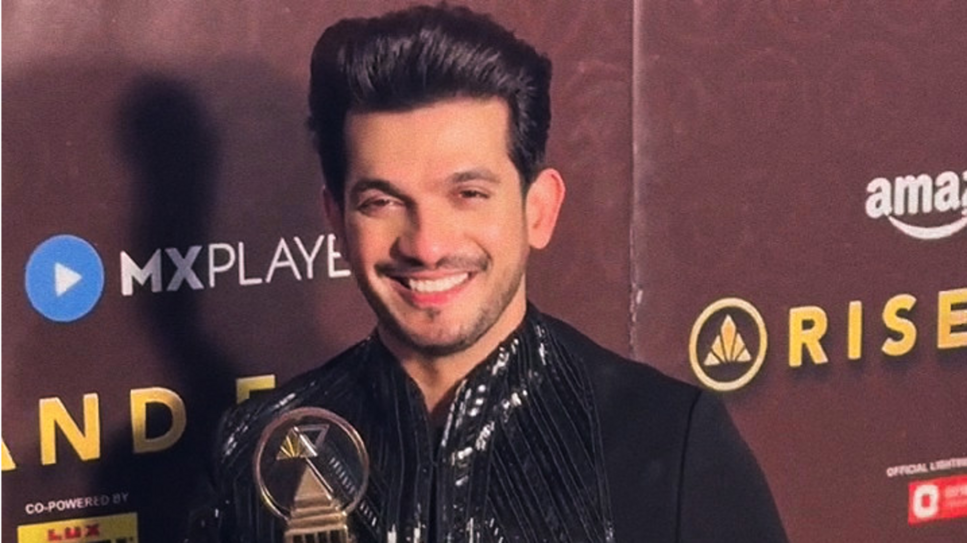 'રાઈઝ એન્ડ ફોલ'ની પ્રથમ સિઝનનો વિજેતા બન્યો, અર્જુન બિજલાનીને તાજ પહેરાવવામાં આવ્યો. 'રાઈઝ એન્ડ ફોલ'ની પ્રથમ સિઝનનો વિજેતા બન્યો, અર્જુન બિજલાનીને તાજ પહેરાવવામાં આવ્યો.