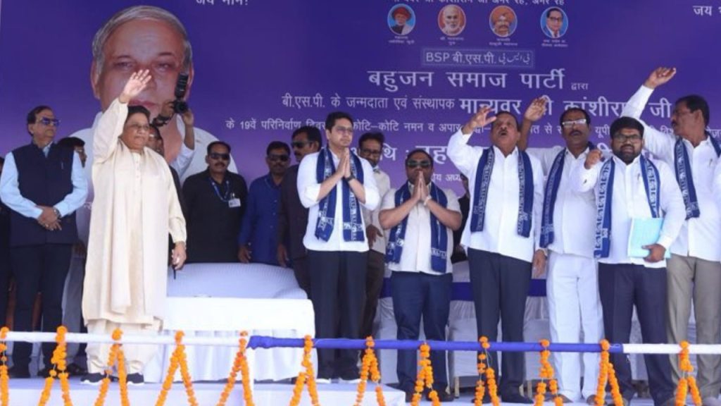 गौरतलब है कि, बीते दिनों मायावती ने अपने भतीजे आकाश आनंद को पार्टी तक से...