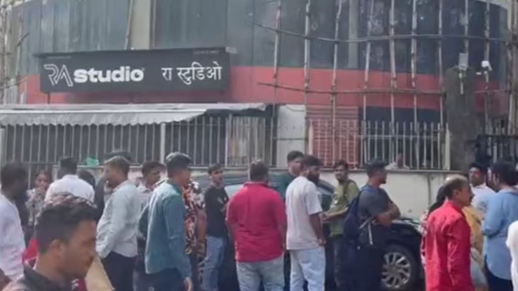 मुंबई के आर ए स्टूडियो में यूट्यूबर रोहित ने ऑडिशन के बहाने 15-20 बच्चों को...