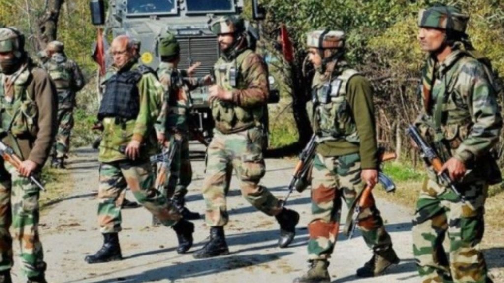 पाकिस्तान ने सीजफायर तोड़ते हुए जम्मू-कश्मीर की लीपा घाटी में सेना की...